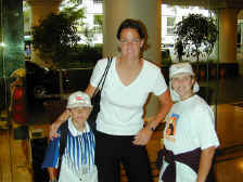 Lindsay Davenport with Ian & Aryn .JPG (126942 bytes)