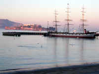 alcatraz, ship and swimmer.JPG (53779 bytes)